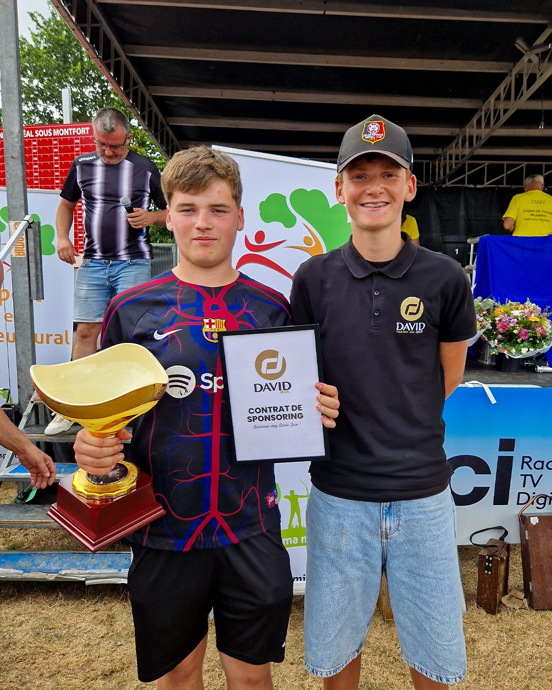 Le nouveau champion de France (Théo Riaud) avec l'ancien (Antoine Gerard)